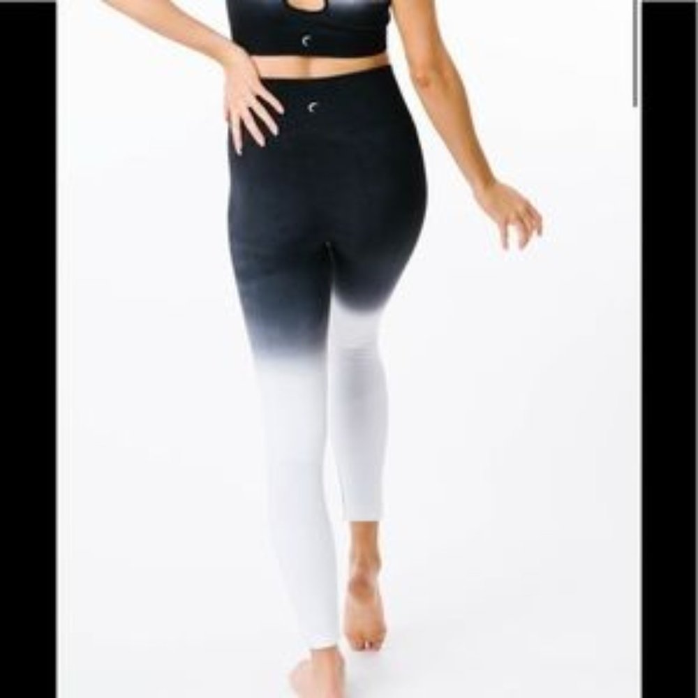 Zyia Black and White Ombre Performance Hi Rise 7/8ths length 24 inch Legging